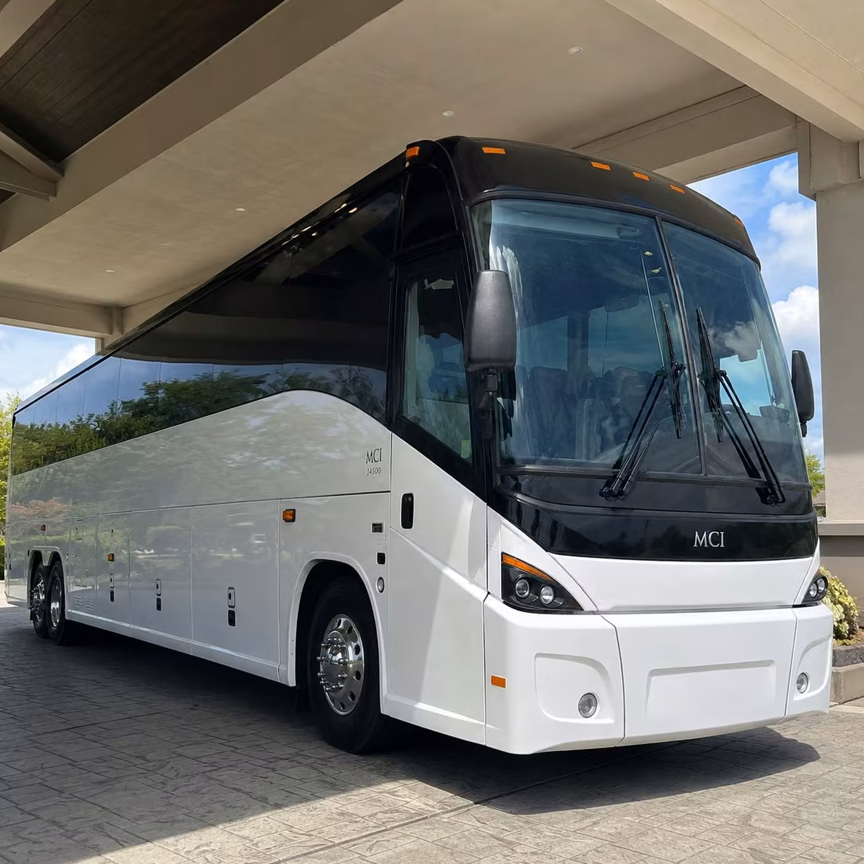 group airport shuttles to and from fresno yosemite international airport